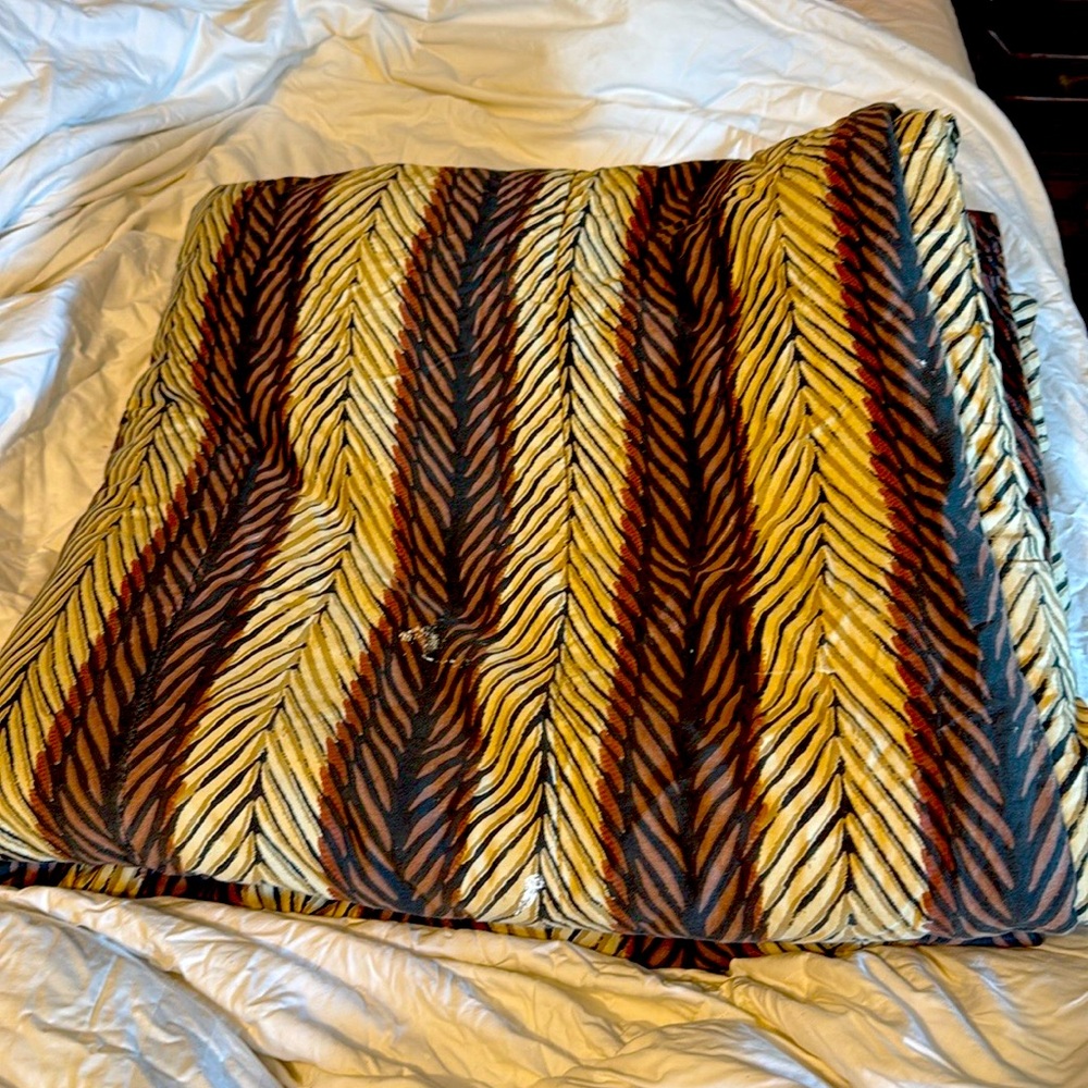 Beautiful comforter stripes size king